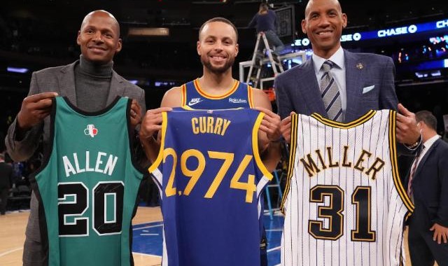 世俱杯参赛资格-库里生涯冲击4000三分大关 另一数据更添恐怖