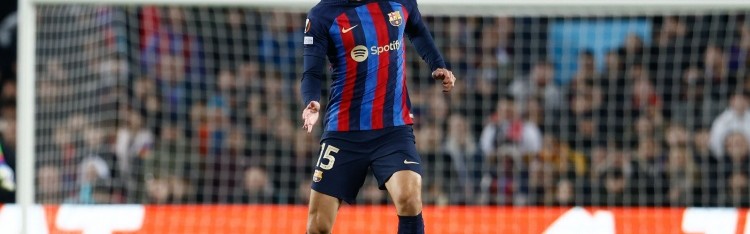 记者：克里斯滕森相信自己能成为巴萨的主力中后卫，与库巴西搭档